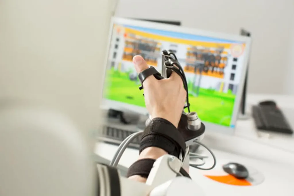 Juego interactivo en la pantalla del Armeo Motivación visual y seguimiento en tiempo real durante la rehabilitación-clínica post quirúrgica